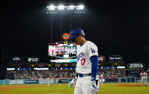 ドジャース対オリオールズ オリオールズに敗れ、引き揚げるドジャース大谷(撮影・菅敏)