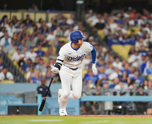 ドジャース対オリオールズ 3回裏ドジャース2死、中前打を放つ大谷(撮影・菅敏)