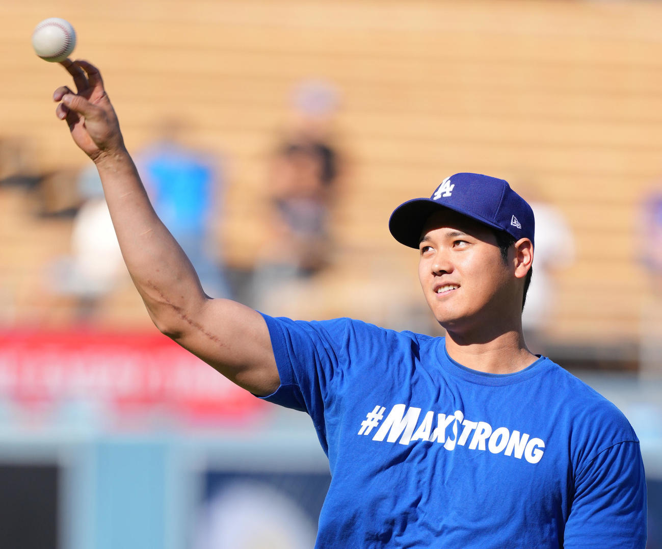 ドジャース対オリオールズ　試合前、キャッチボールで調整するドジャース大谷（撮影・菅敏）