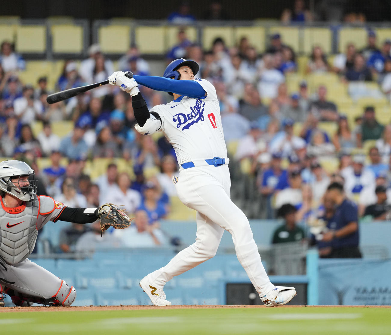 ドジャース対オリオールズ　1回裏ドジャース無死、右前打を放つ大谷（撮影・菅敏）