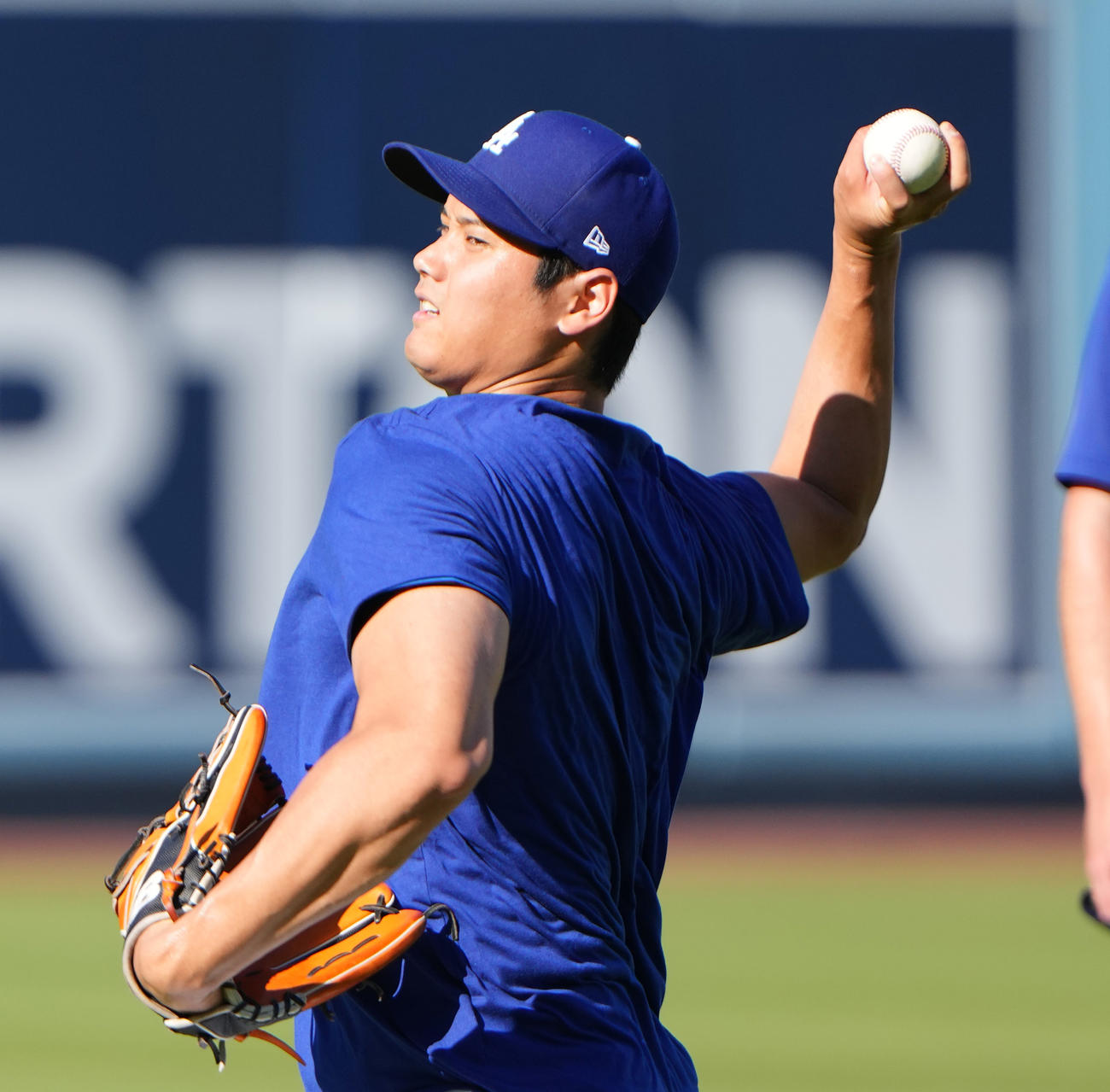 ドジャース対オリオールズ　試合前、キャッチボールでスプリットを投じるドジャース大谷（撮影・菅敏）