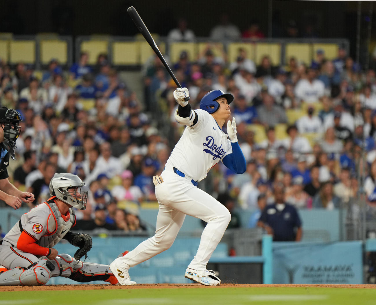 ドジャース対オリオールズ　1回裏ドジャース無死、右越えに42号先制のソロ本塁打を放つ大谷（撮影・菅敏）