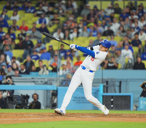 ドジャース対オリオールズ　8回裏ドジャース無死一塁、左飛に倒れる大谷（撮影・菅敏）
