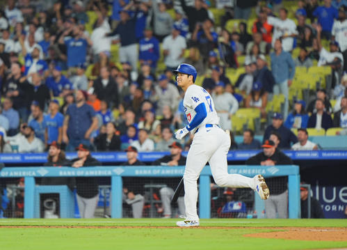 ドジャース対オリオールズ　8回裏ドジャース無死一塁、左飛に倒れる大谷（撮影・菅敏）
