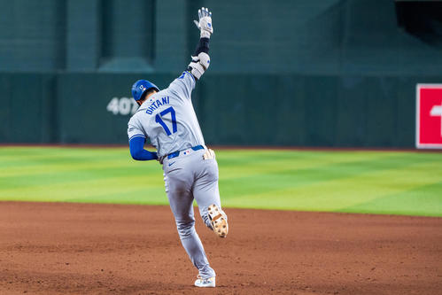 ダイヤモンドバックス対ドジャース 左越えに43号ソロ本塁打を放った大谷(USA TODAY Sports=ロイター)