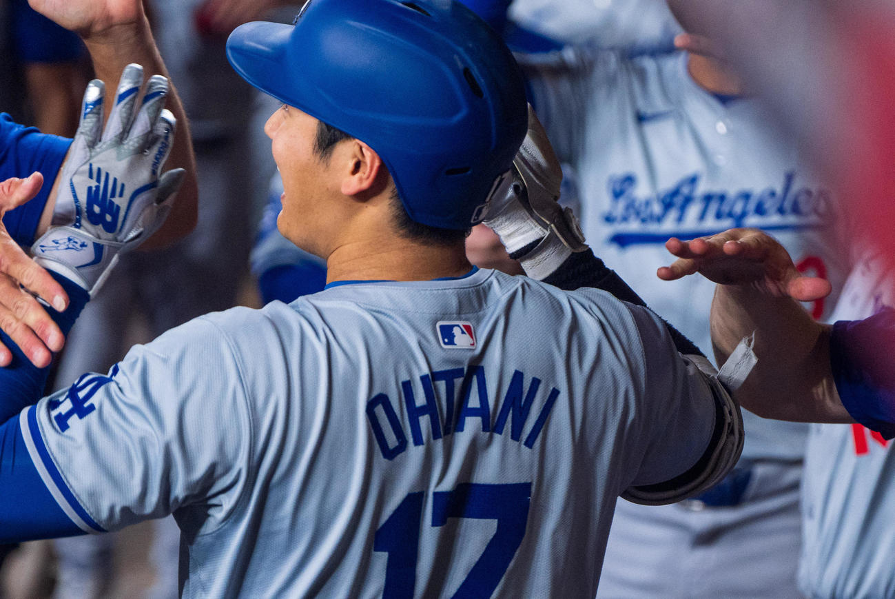 ダイヤモンドバックス対ドジャース　左越えに43号ソロ本塁打を放った大谷（USA TODAY Sports＝ロイター）