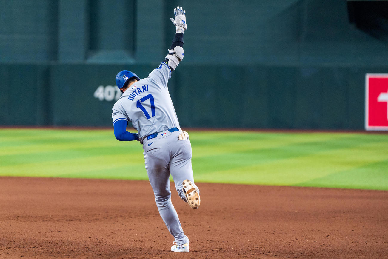 ダイヤモンドバックス対ドジャース　左越えに43号ソロ本塁打を放った大谷（USA TODAY Sports＝ロイター）