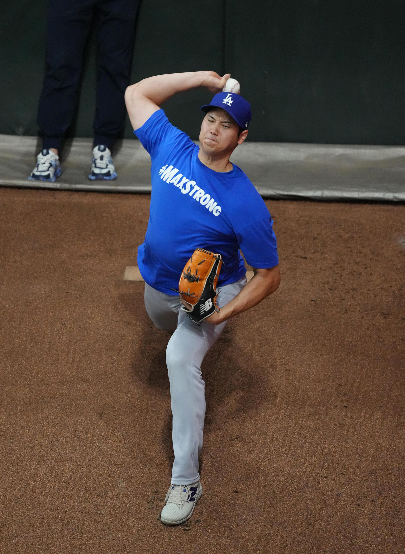 ダイヤモンドバックス対ドジャース　試合前、ブルペンで投球練習をするドジャース大谷（撮影・菅敏）