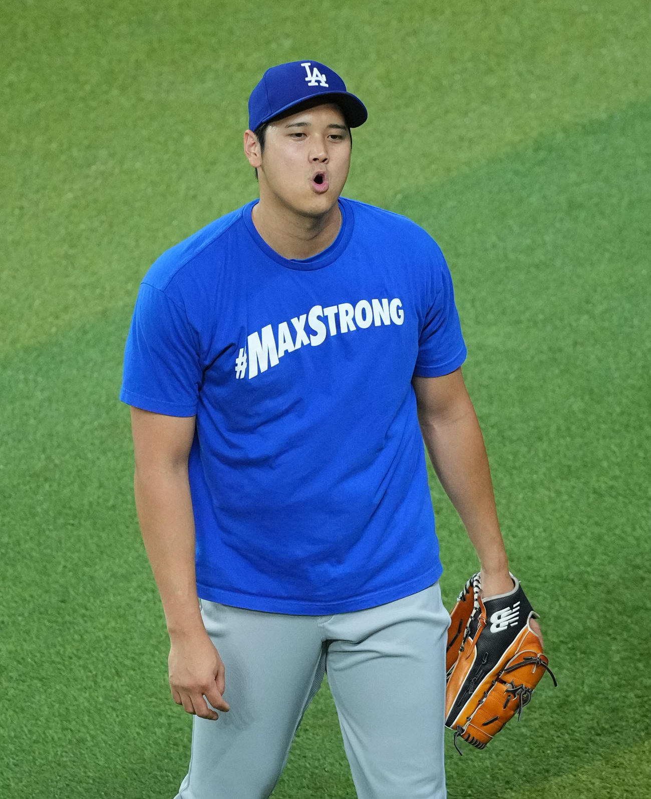 ダイヤモンドバックス対ドジャース　試合前、キャッチボールをするドジャース大谷（撮影・菅敏）