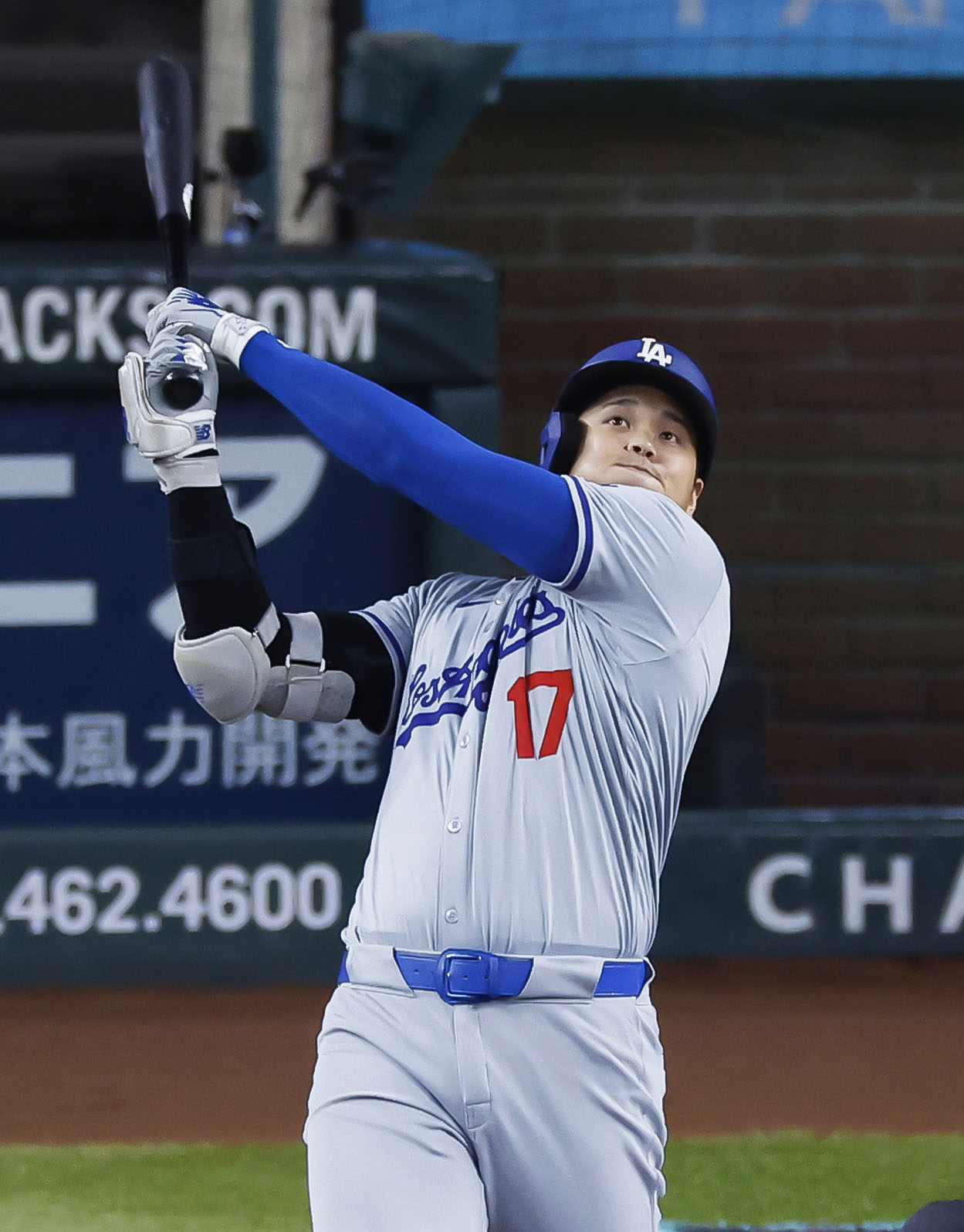 ダイヤモンドバックス戦の1回、2試合連続本塁打となる44号ソロを放つドジャース大谷（共同）
