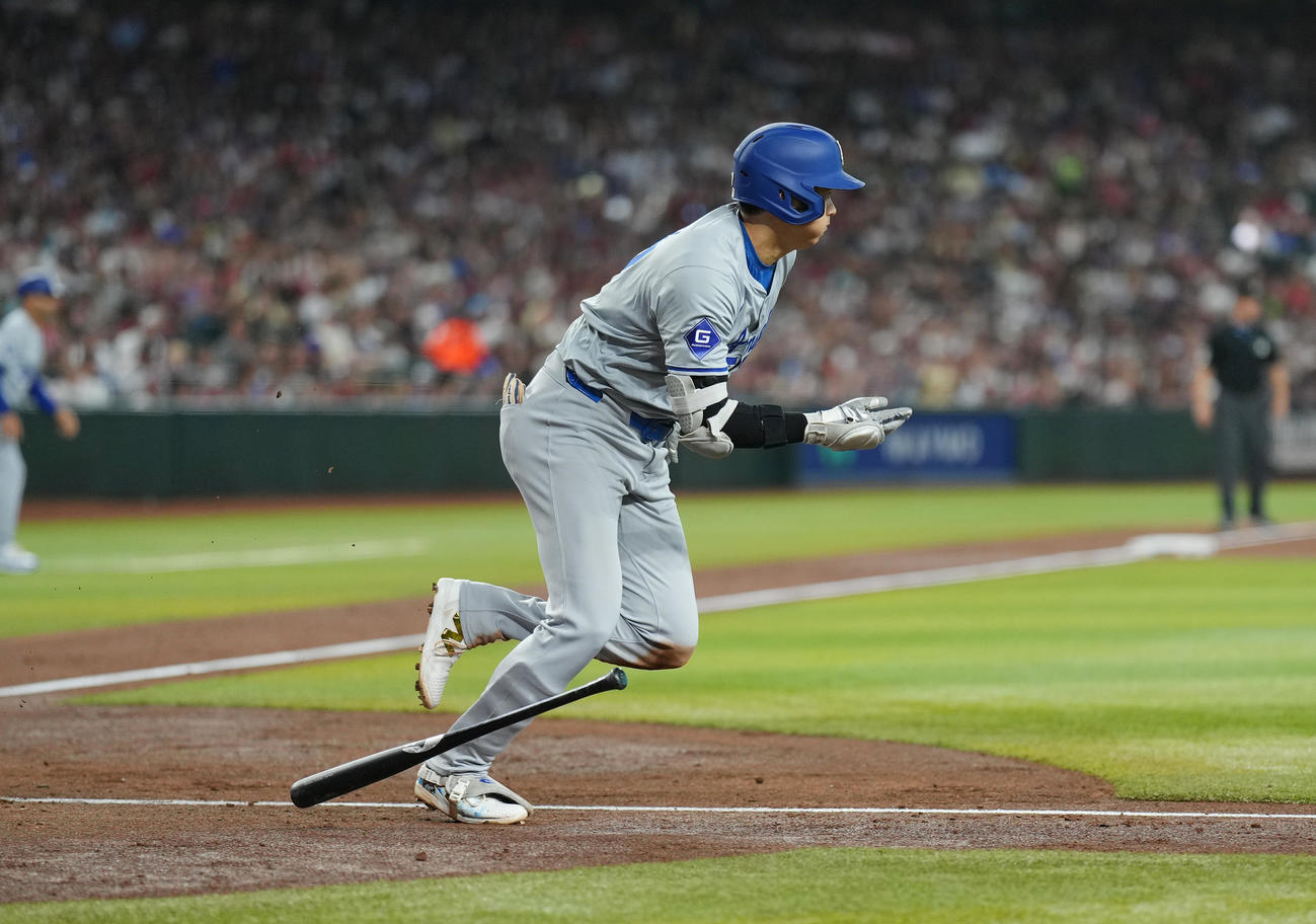 ダイヤモンドバックス対ドジャース　3回表ドジャース無死二塁、二ゴロに倒れる大谷（撮影・菅敏）