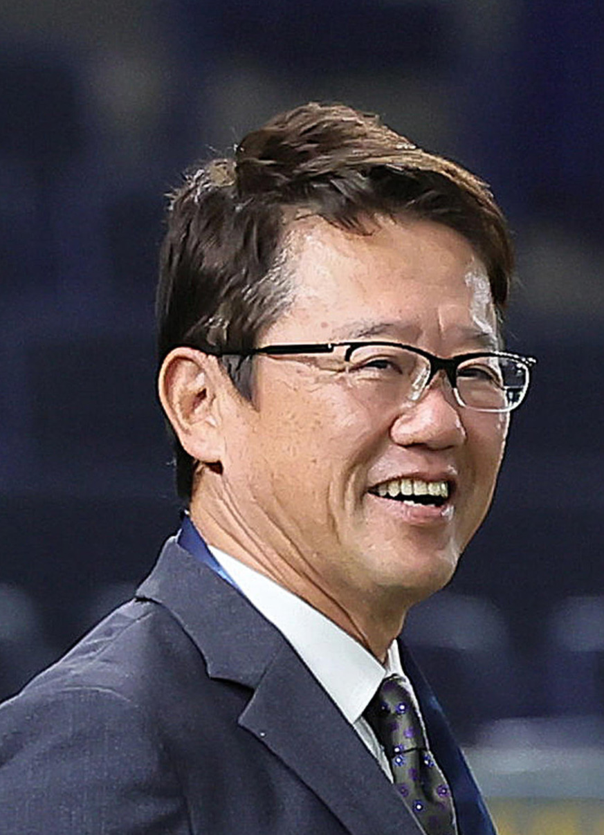 古田敦也氏が「ドジャース-Dバックス」戦で始球式 ヤクルト時代の同僚ロブロ監督の誘い - MLB写真ニュース : 日刊スポーツ