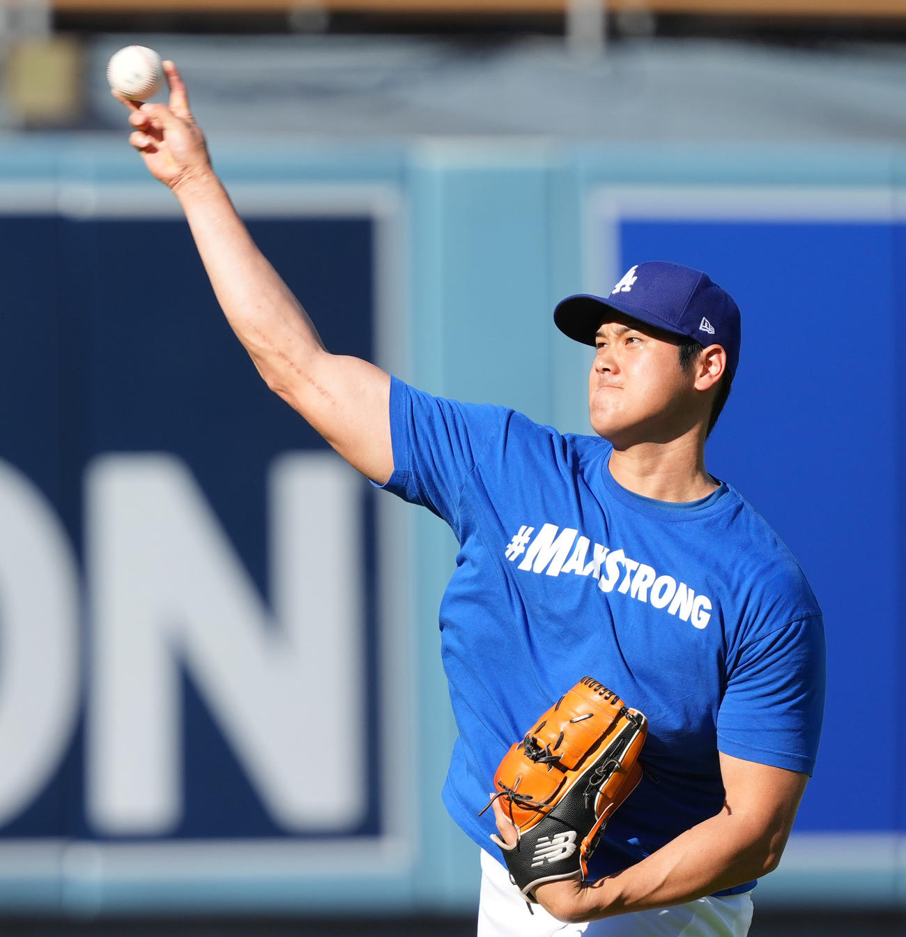 ドジャース対ガーディアンズ　試合前、キャッチボールをするドジャース大谷（撮影・菅敏）