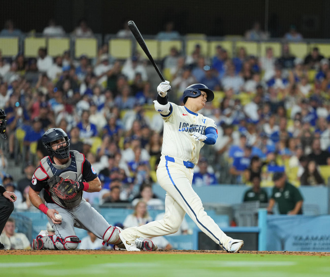ドジャース対ガーディアンズ　4回裏ドジャース1死、空振りの三振に倒れる大谷（撮影・菅敏）