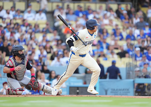 ドジャース対ガーディアンズ 1回裏ドジャース無死、遊ゴロに倒れる大谷(撮影・菅敏)