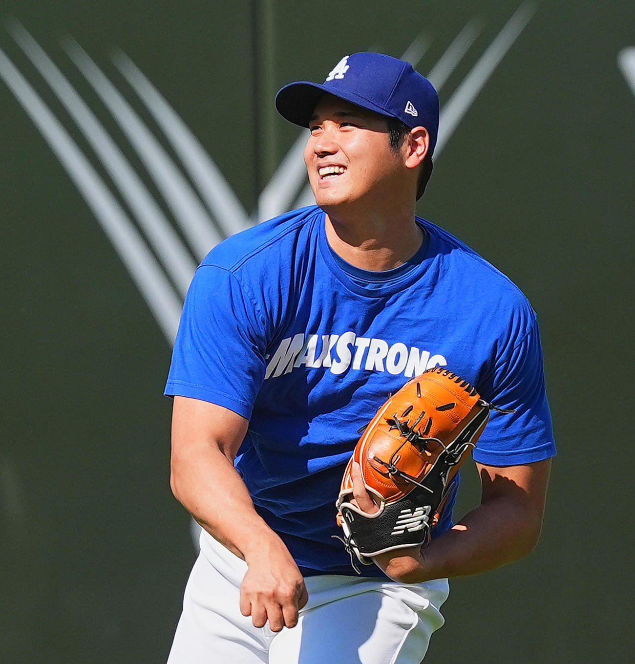 ドジャース対ガーディアンズ　試合前、キャッチボールで調整するドジャース大谷（撮影・菅敏）