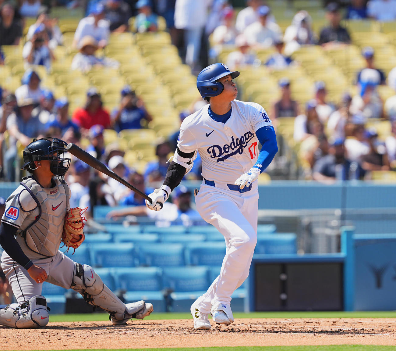 ドジャース対ガーディアンズ　3回裏ドジャース2死、中前打を放つ大谷（撮影・菅敏）