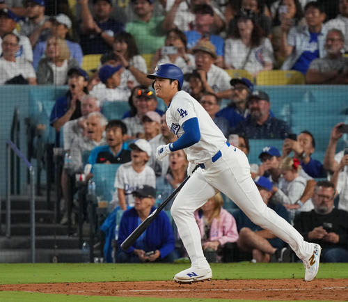 ドジャース対カブス　8回裏ドジャース1死、中飛に倒れる大谷（撮影・菅敏）