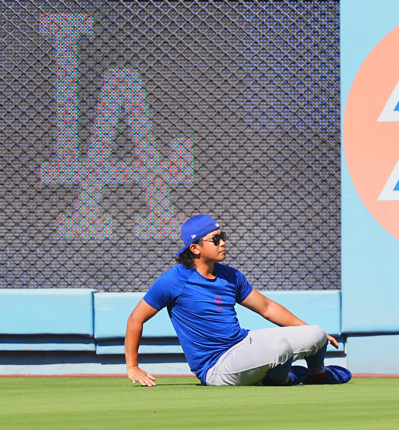 ドジャース対カブス　試合前の練習を前にストレッチをするカブス今永（撮影・菅敏）