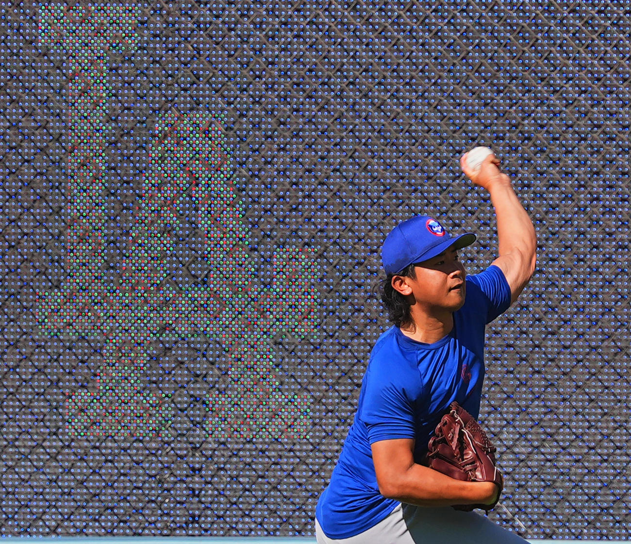 ドジャース対カブス　試合前、キャッチボールで調整するカブス今永（撮影・菅敏）