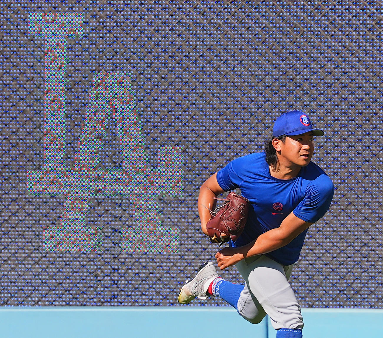 ドジャース対カブス　試合前、キャッチボールで調整するカブス今永（撮影・菅敏）