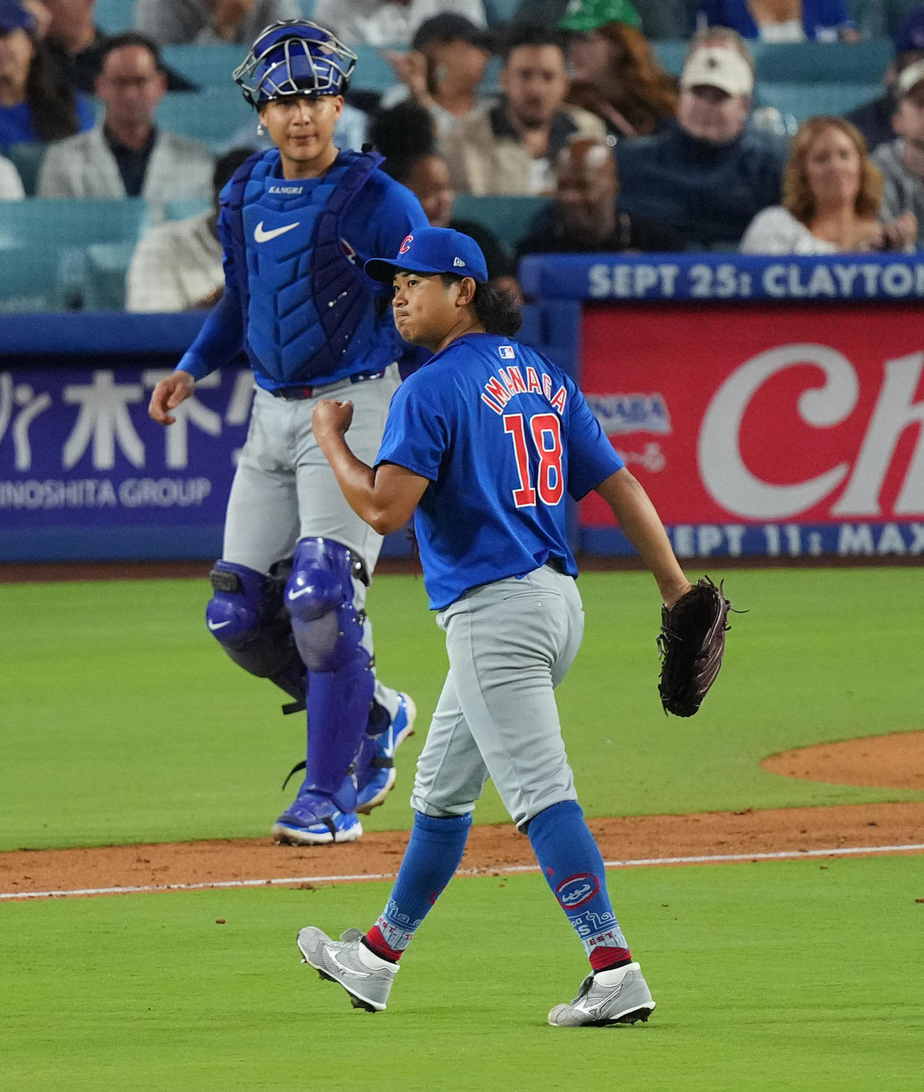 ドジャース対カブス　3回裏ドジャース2死三塁、ベッツを三ゴロに仕留め、ガッツポーズを見せる今永（撮影・菅敏）