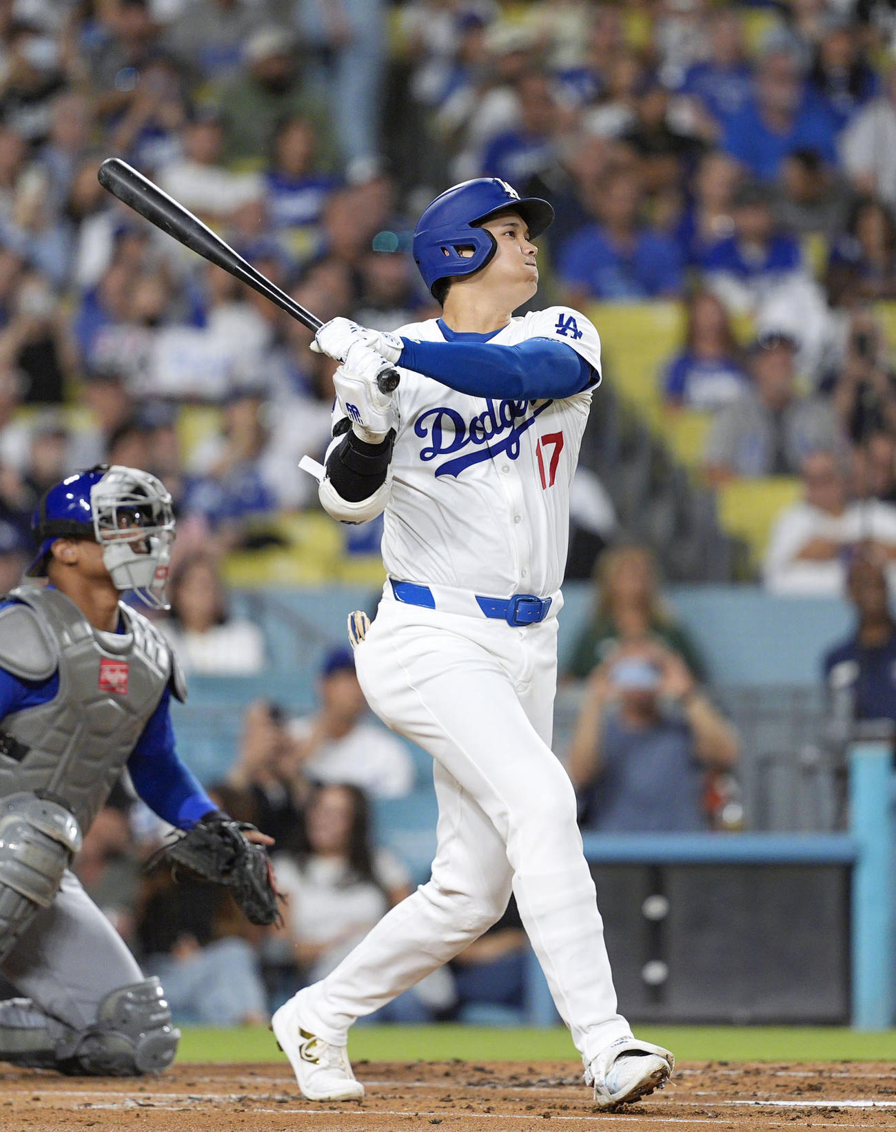 47号ソロを放つドジャース・大谷翔平。本塁打のシーズン自己最多記録を更新した＝11日、ロサンゼルス（共同）