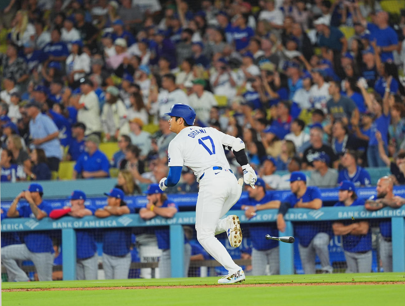 ドジャース対カブス　1回裏ドジャース無死、右中間に47号ソロ本塁打を放つ大谷（撮影・菅敏）