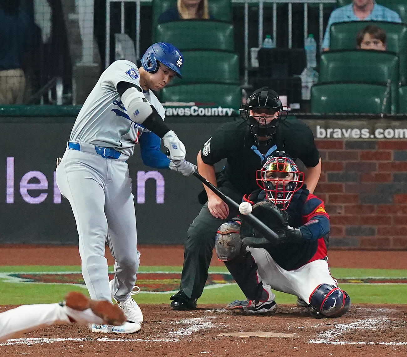 ブレーブス対ドジャース　5回表ドジャース1死、左飛に倒れる大谷（撮影・菅敏）