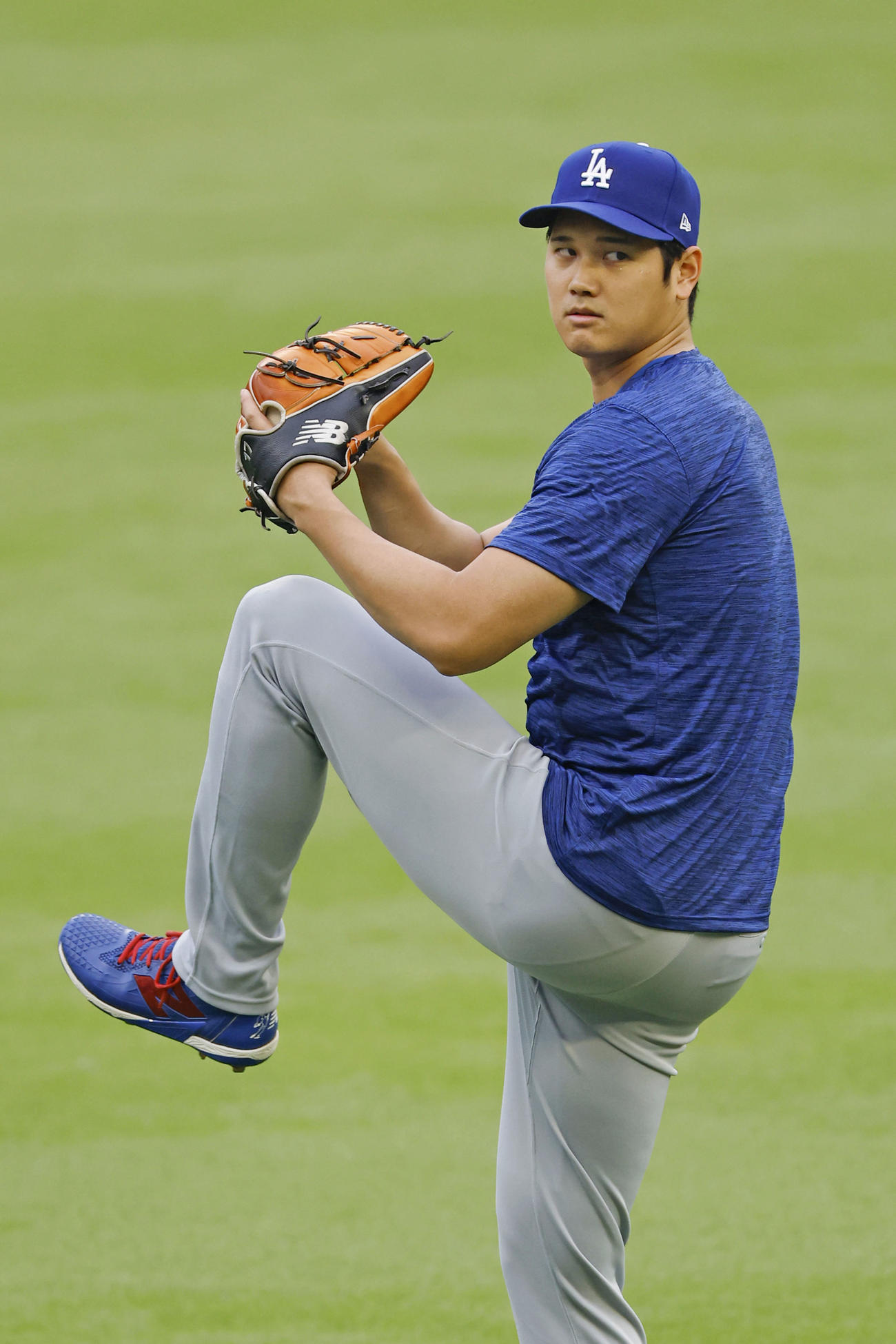 ブレーブス戦前にキャッチボールするドジャース・大谷＝アトランタ（共同）