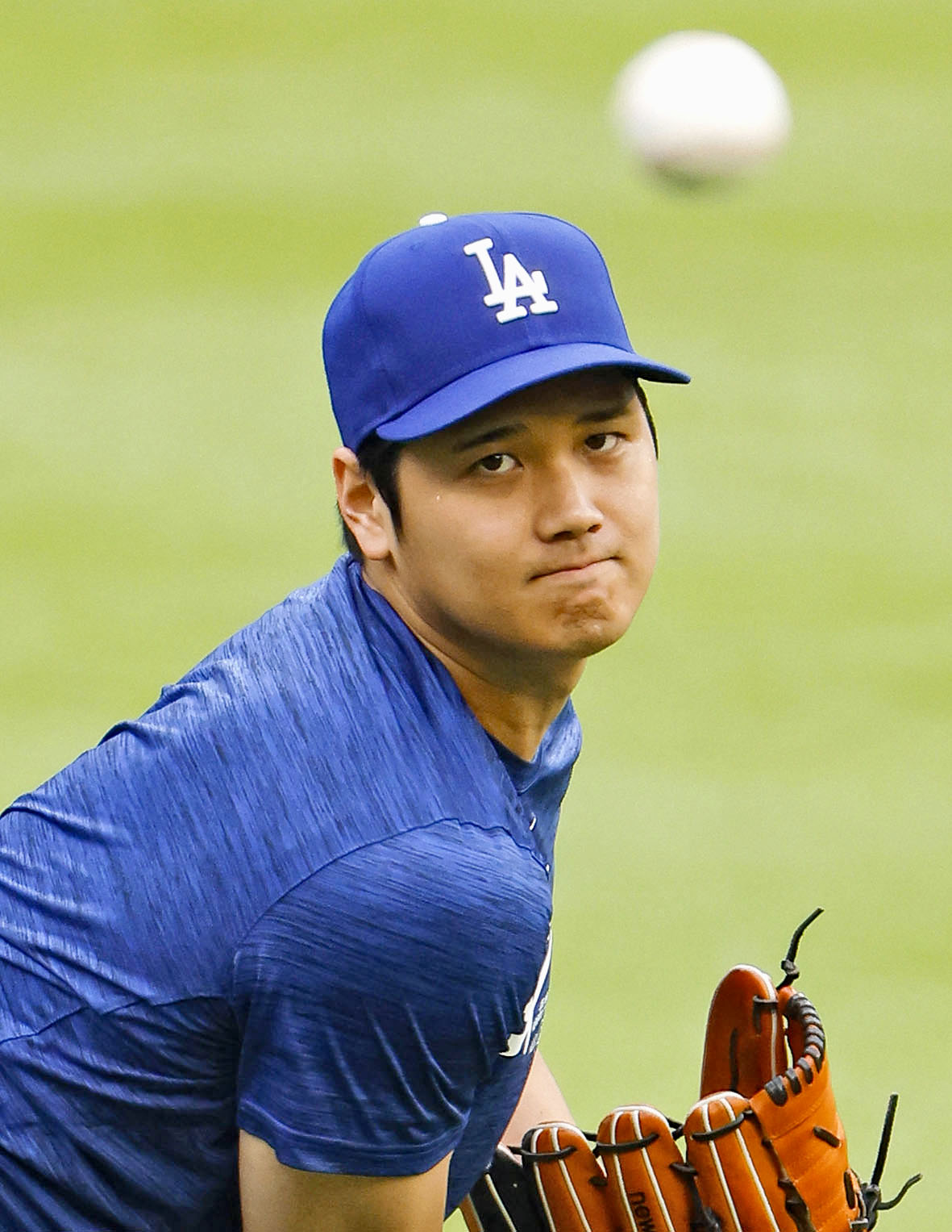 ブレーブス戦前にキャッチボールするドジャース・大谷＝アトランタ（共同）