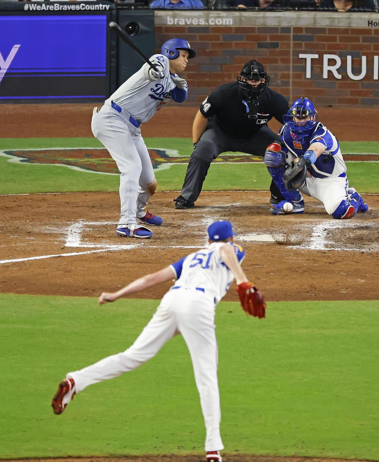 ブレーブス戦の5回、投ゴロに倒れるドジャース大谷（共同）