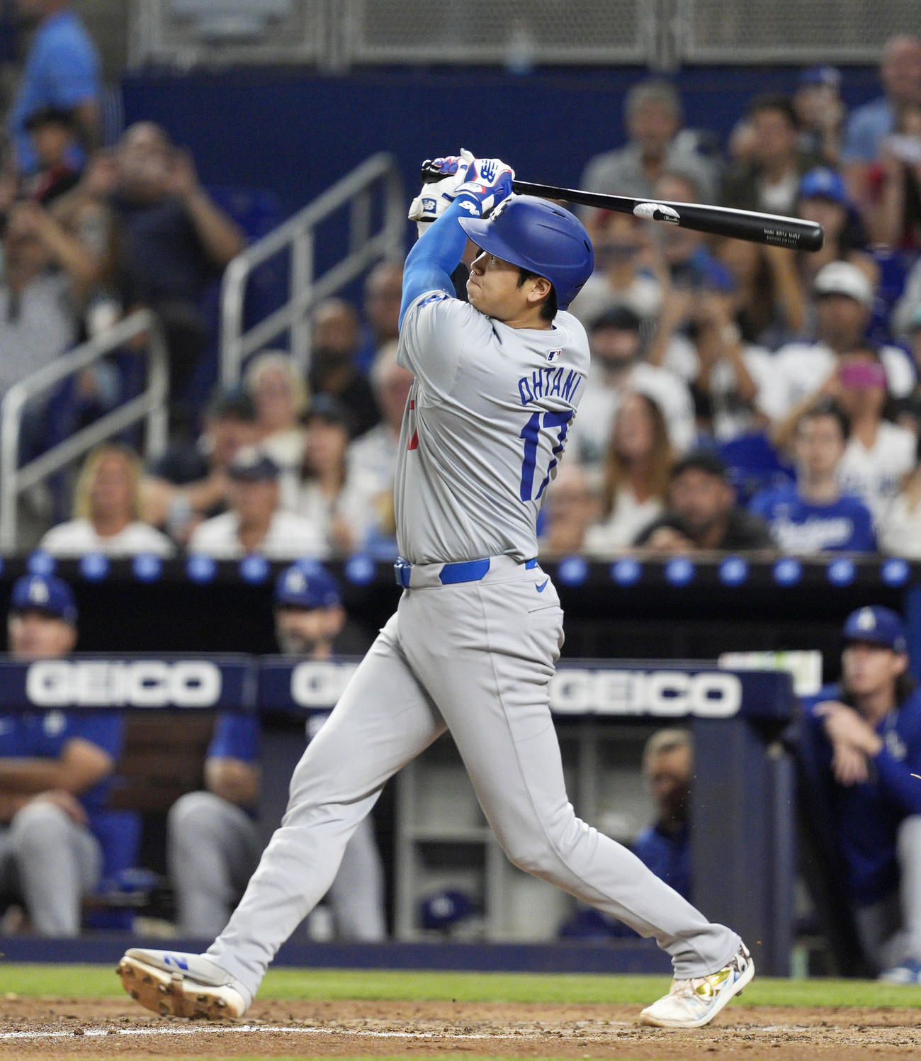 米大リーグ、マーリンズ戦の3回、48号2ランを放つドジャース大谷翔平（共同）