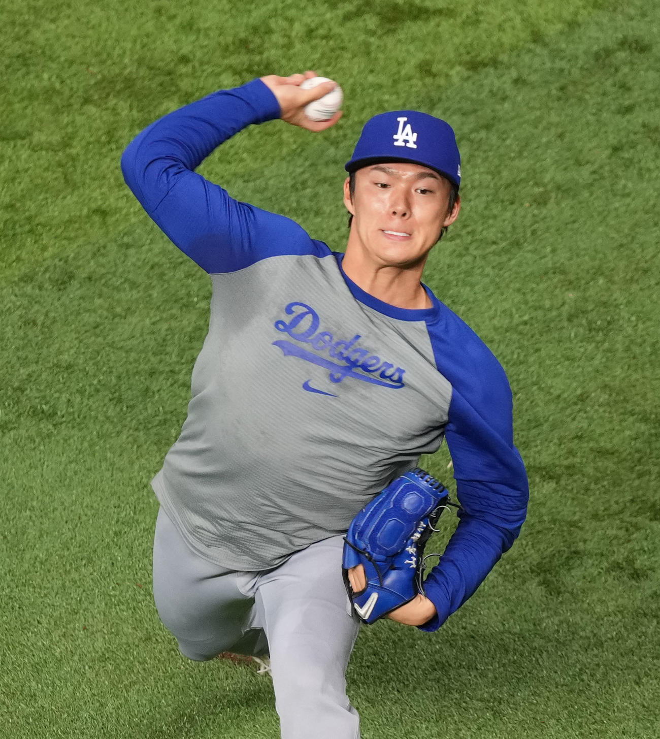 マーリンズ対ドジャース　試合前、キャッチボールをするドジャース山本（撮影・菅敏）
