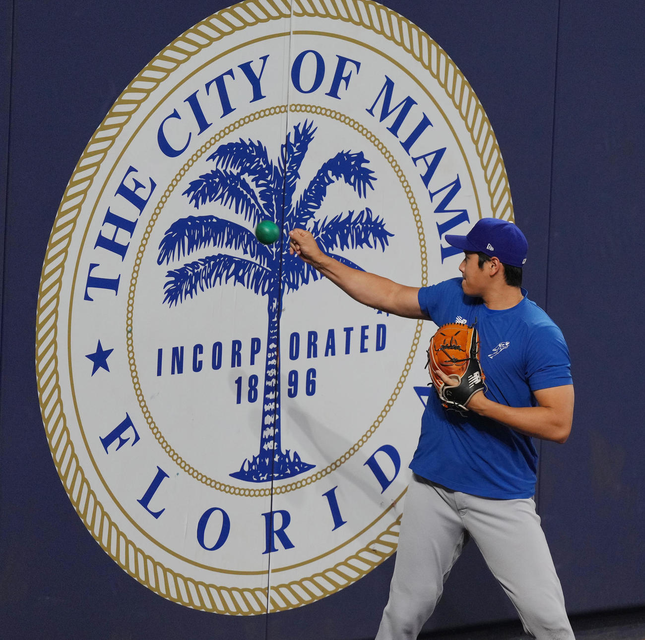 マーリンズ対ドジャース　試合前、壁当てをするドジャース大谷（撮影・菅敏）