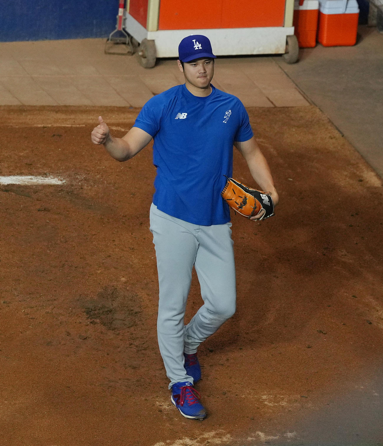 マーリンズ対ドジャース　試合前、ブルペンで投球練習をするドジャース大谷（撮影・菅敏）