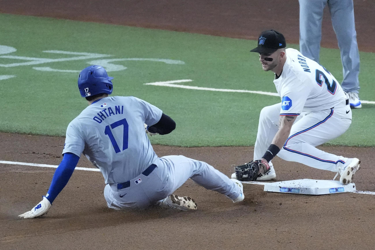 50個目の盗塁を決めるドジャース大谷翔平（AP）
