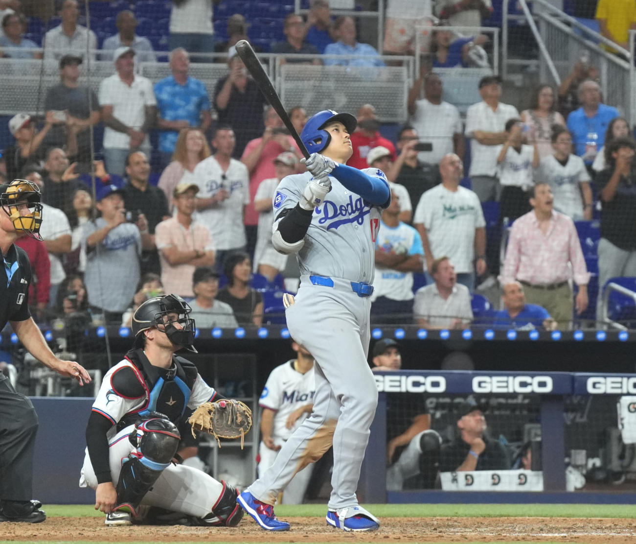 19日マーリンズの9回、3打席連発となる51号3ランを放ったドジャース大谷翔平