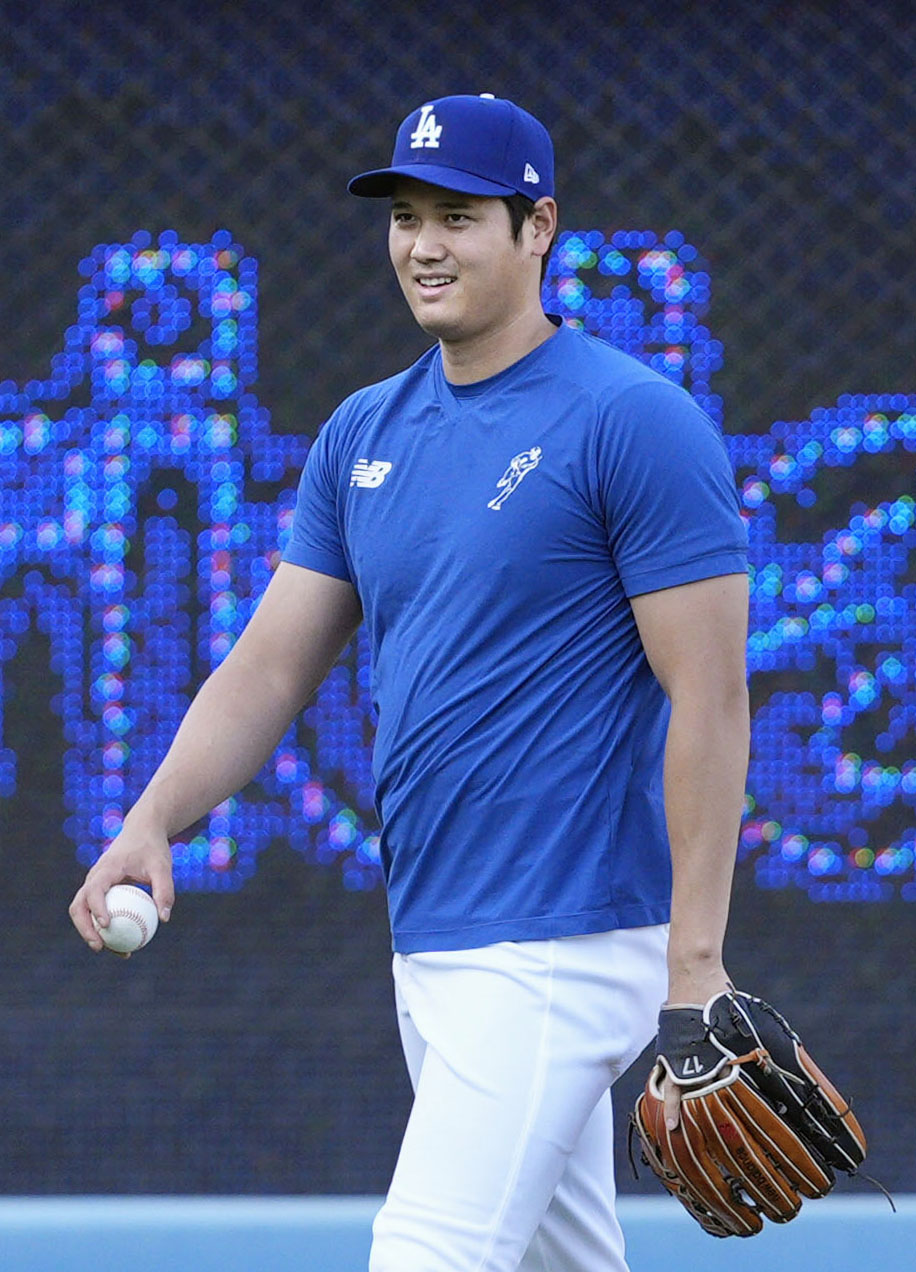 20日、米大リーグのロッキーズ戦に臨むドジャース・大谷翔平（共同）