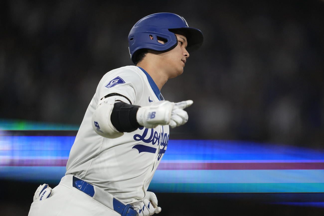 ドジャース大谷翔平はロッキーズ戦5回に52号本塁打を放った（AP)
