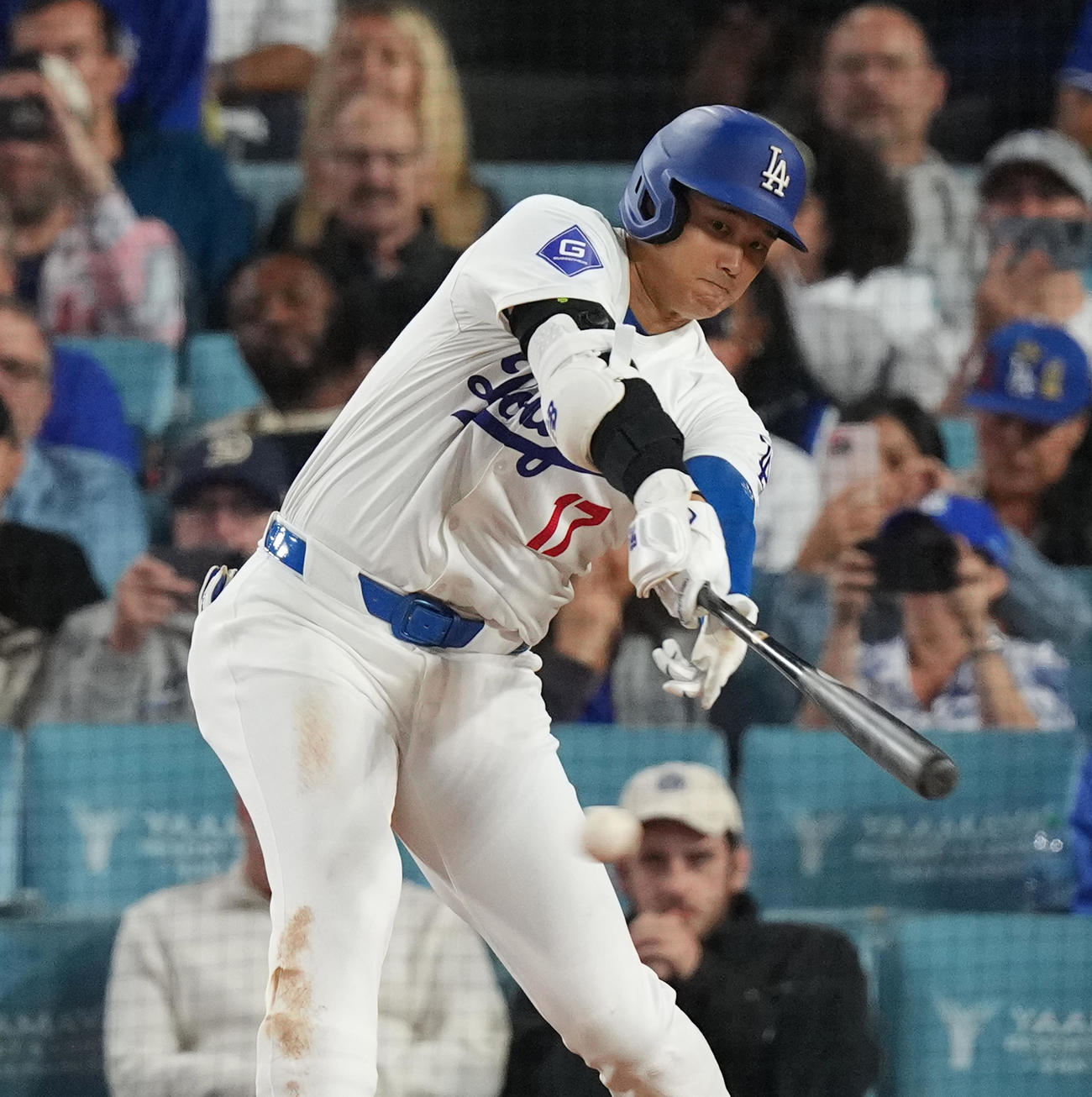 ドジャース対ロッキーズ　7回裏ドジャース1死一塁、一塁内野安打を放つ大谷（撮影・菅敏）