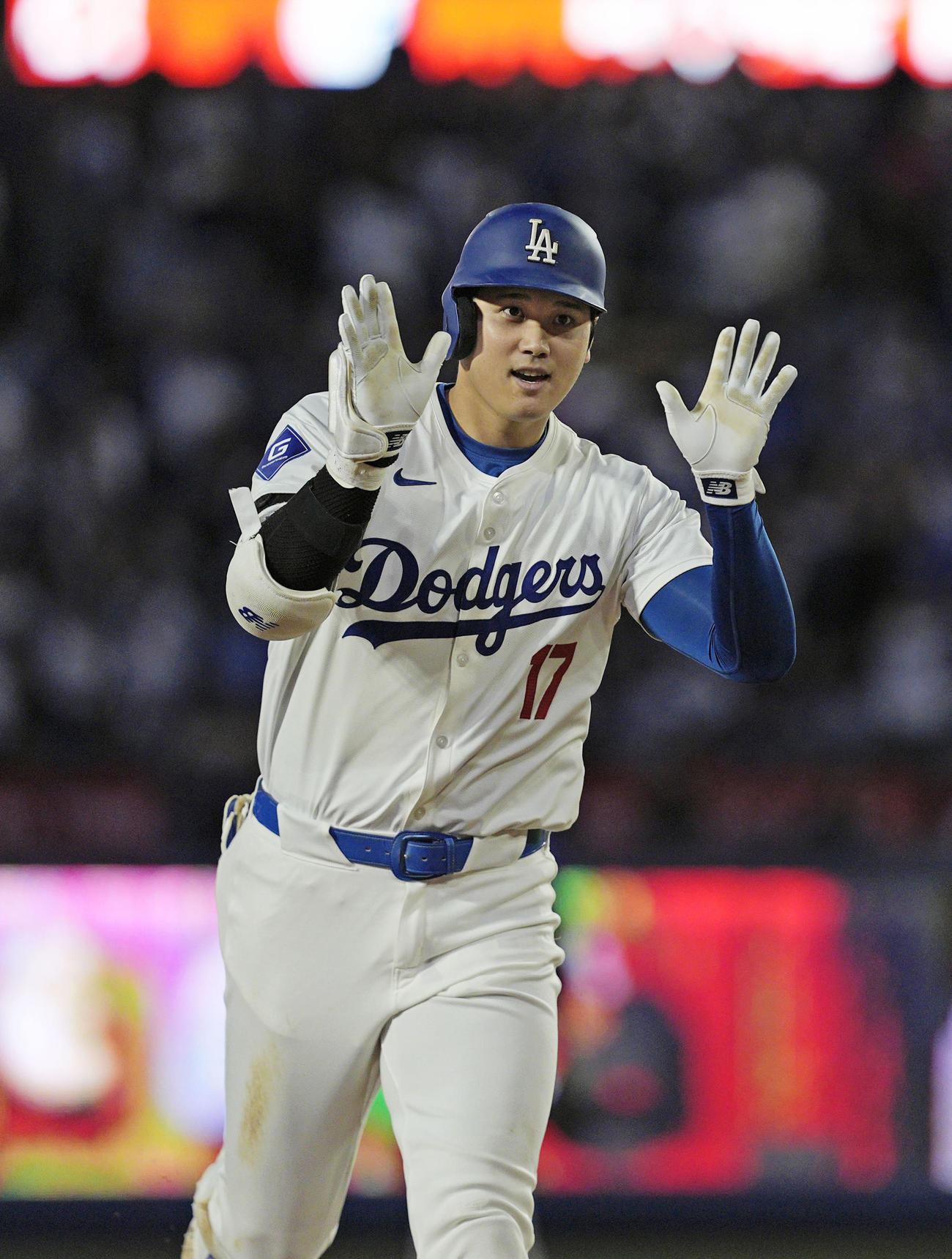 ロッキーズ戦の5回、2試合連続本塁打となる52号2ランを放ったドジャース大谷（共同）