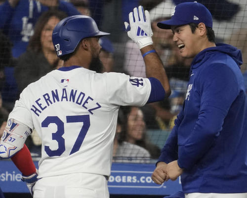 大谷翔平とT・ヘルナンデス、今季11度目アベック弾「ショウヘイと一緒