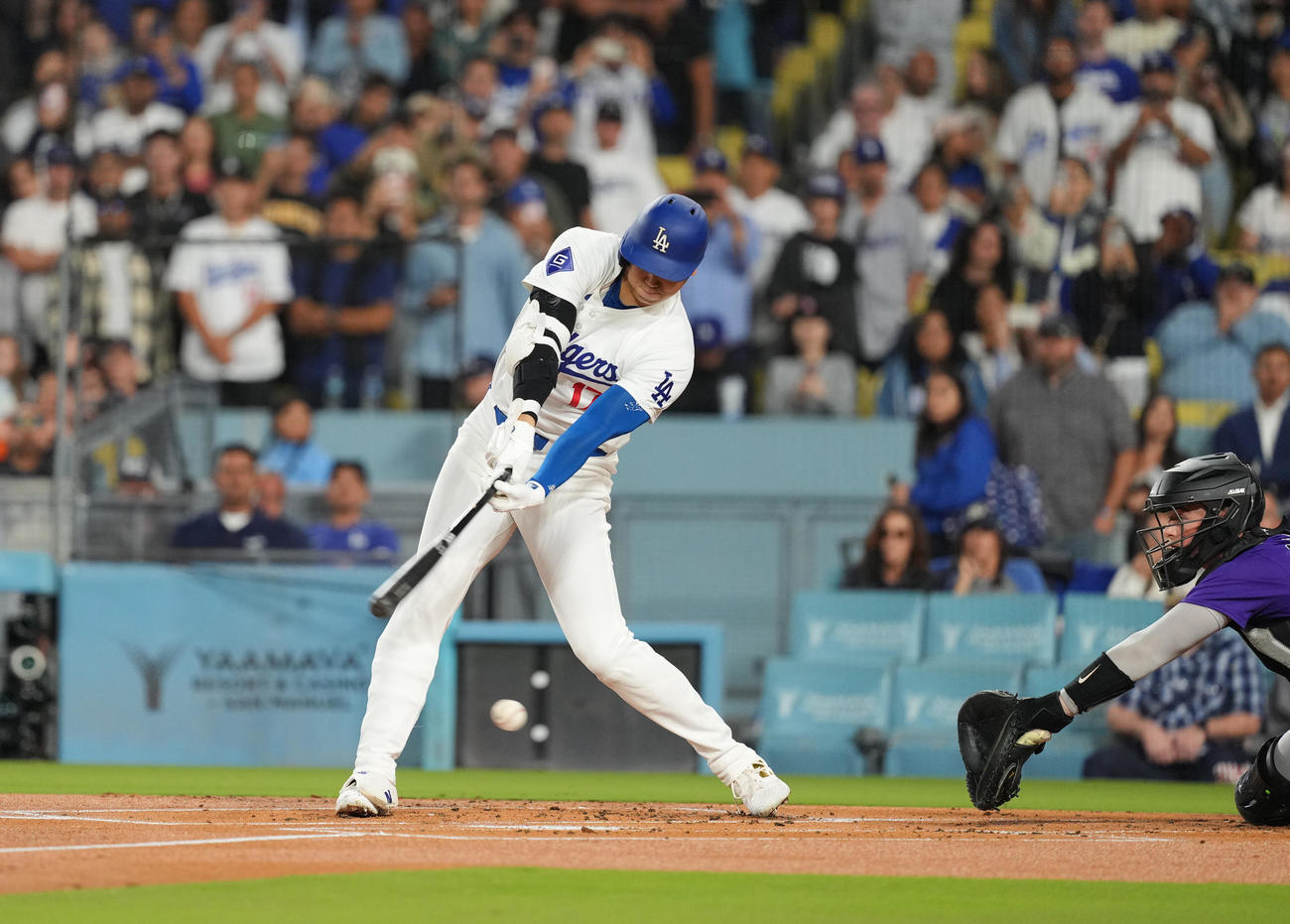 ドジャース対ロッキーズ1回裏ドジャース無死、空振りの三振に倒れる大谷（撮影・菅敏）