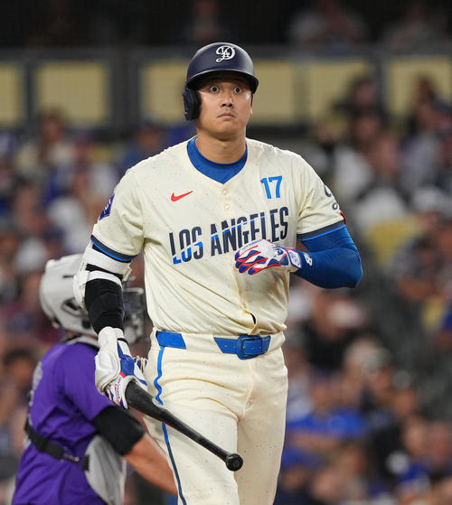 ドジャース対ロッキーズ　3回裏ドジャース2死、四球を選ぶ大谷（撮影・菅敏）