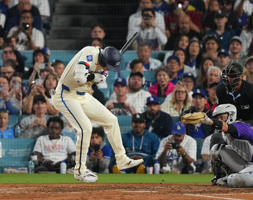 ドジャース対ロッキーズ　4回裏ドジャース2死一、三塁、見逃しの三振に倒れる大谷（撮影・菅敏）