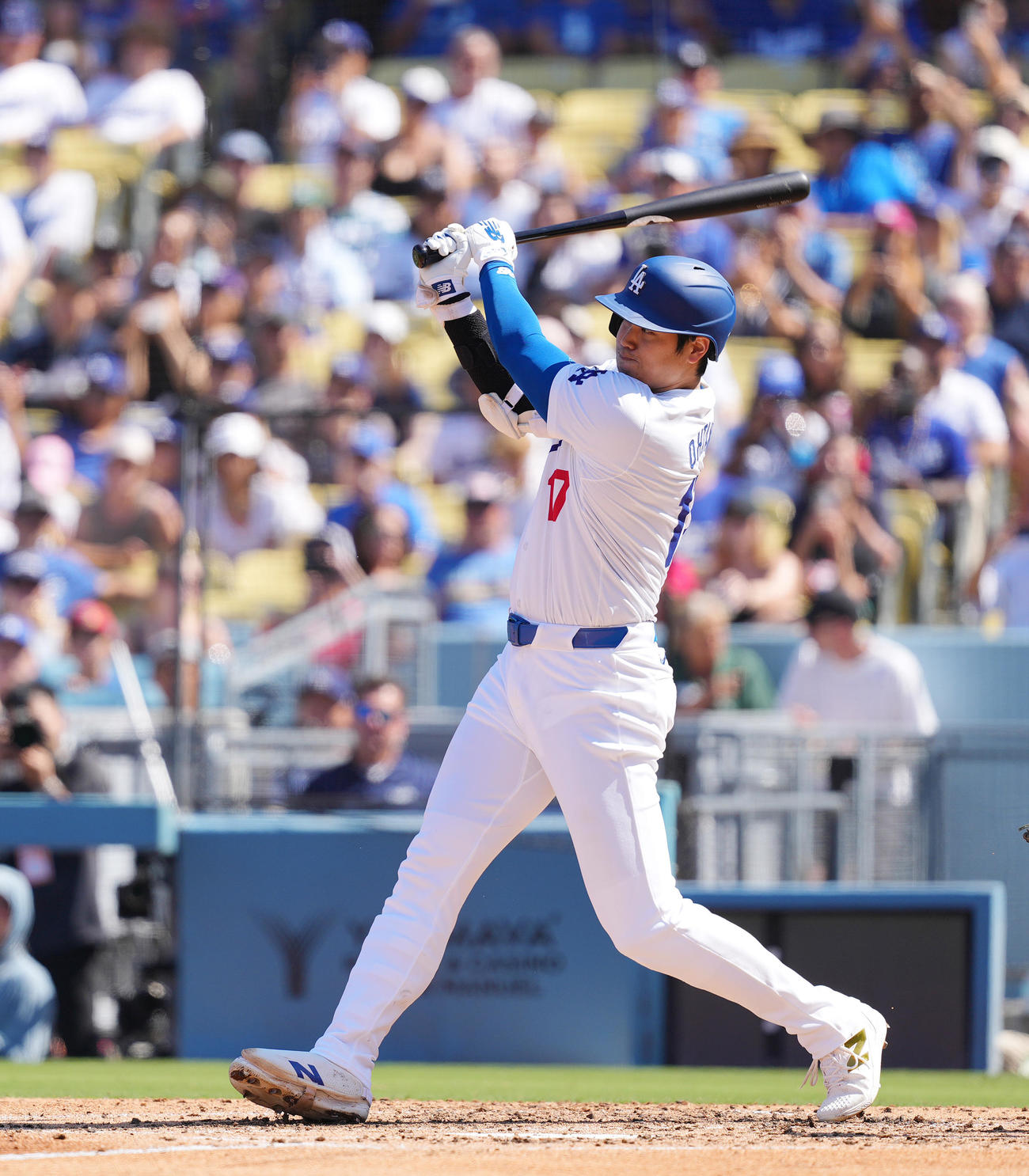 ドジャース対ロッキーズ　3回裏ドジャース1死一塁、右前打を放つ大谷（撮影・菅敏）