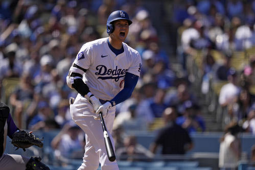 3回、第2打席でファウルを打った大谷(AP)