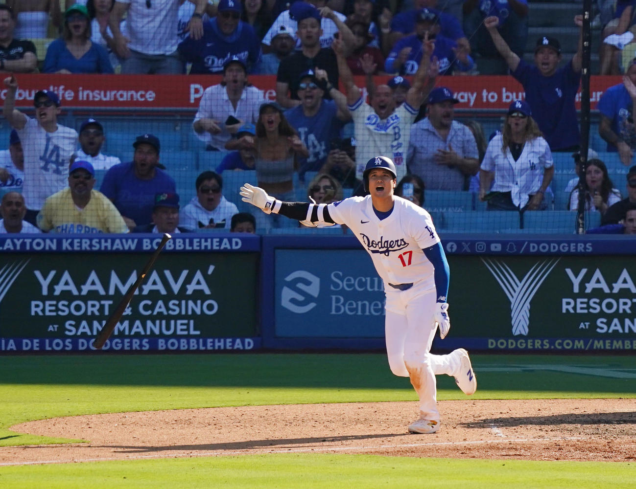 ドジャース対ロッキーズ　9回裏ドジャース無死、53号同点の同点のソロ本塁打を放つ大谷（撮影・菅敏）