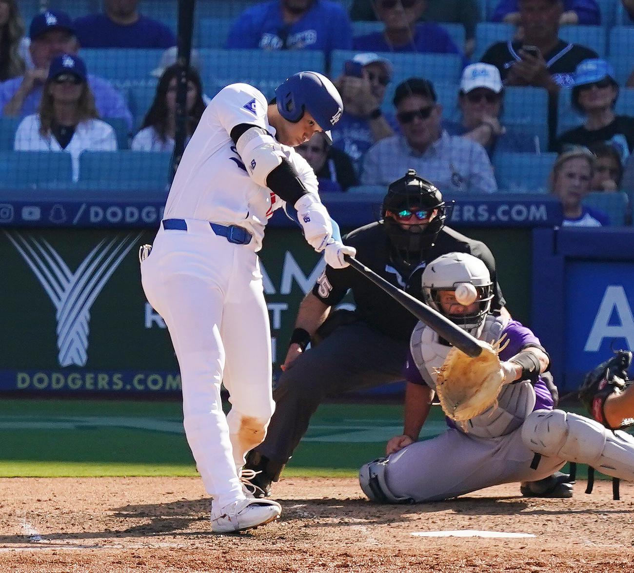 ドジャース対ロッキーズ　9回裏ドジャース無死、53号同点のソロ本塁打を放つ大谷（撮影・菅敏）